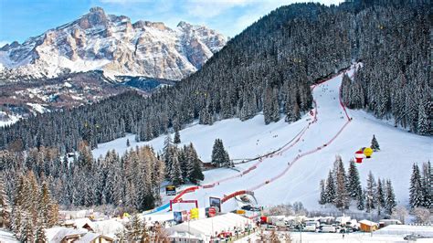 The lodge is right on the ski slopes in the skiing area of Alta Badia 